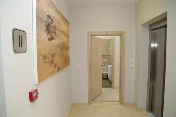Room 13 of 35