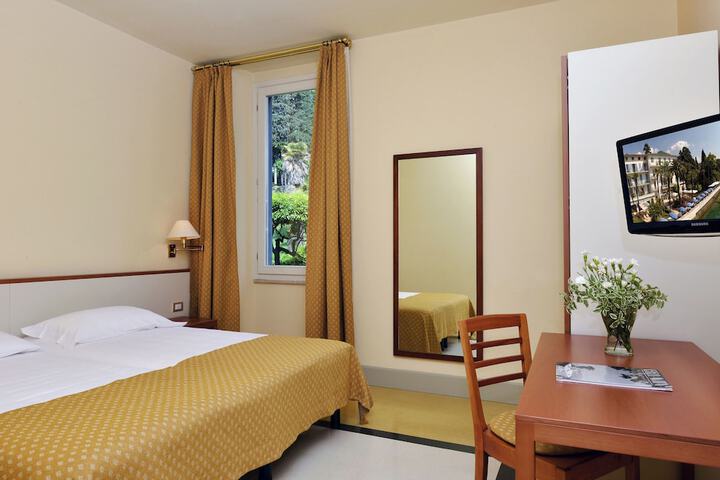 Room 8 of 44