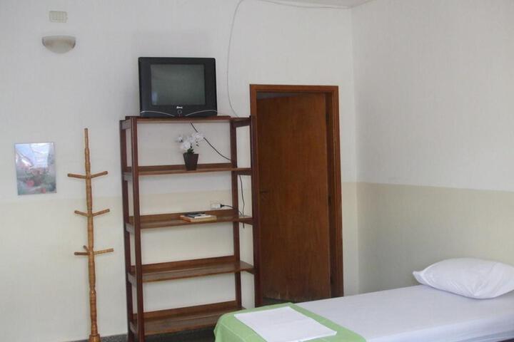 Room 25 of 34