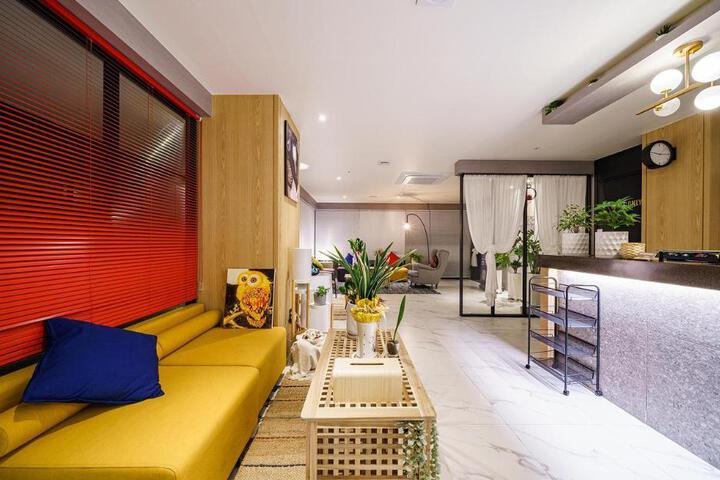 GRAY195 Hotel