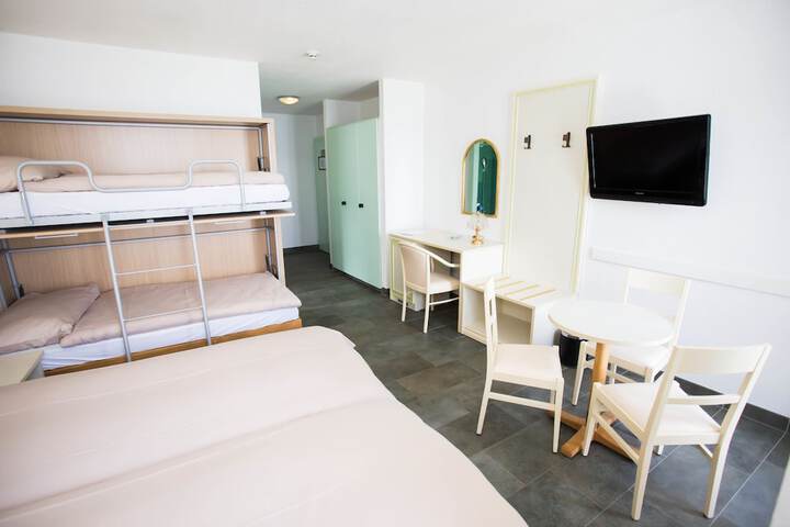 Room 5 of 63