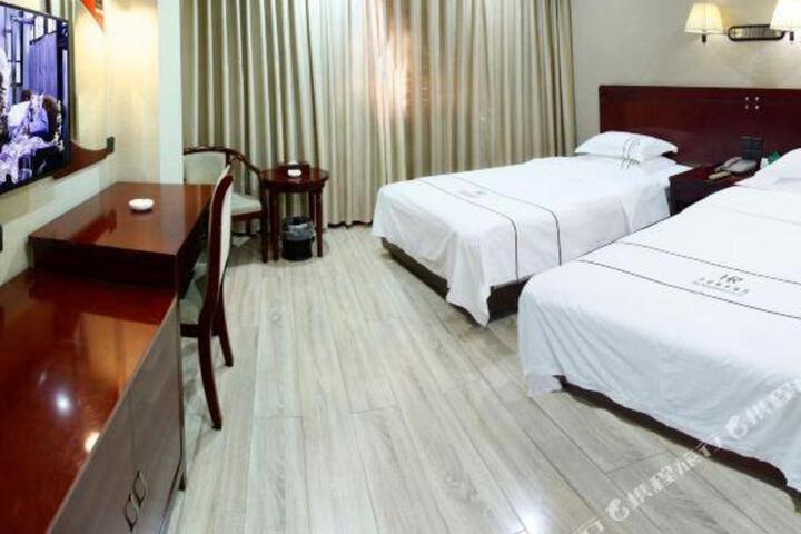 Huarong Business Hotel