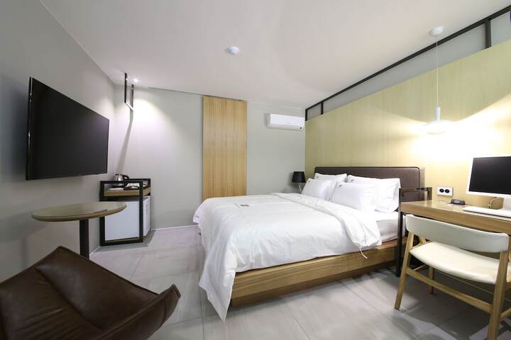 Room 12 of 70