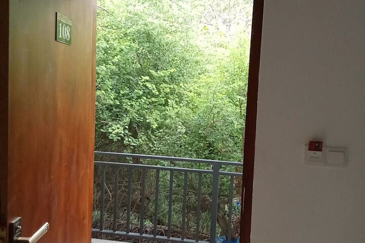 Room 22 of 62