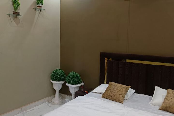 Room 12 of 31