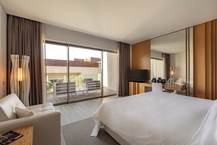 Room 20 of 220