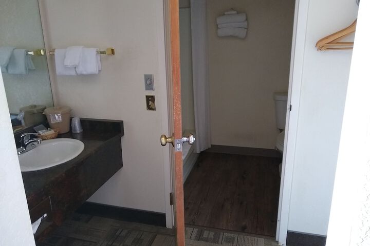Room 21 of 34