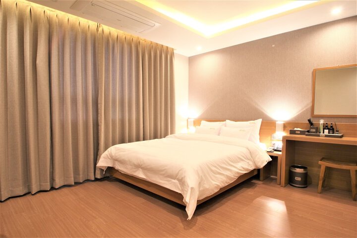 Room 4 of 110