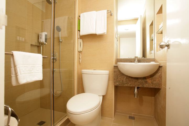 Room 9 of 28