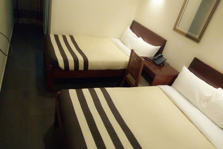 Room 10 of 21