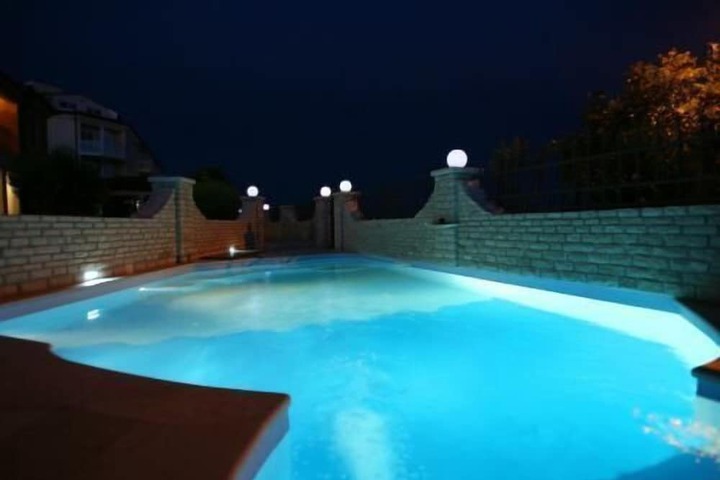 Pool 49 of 59