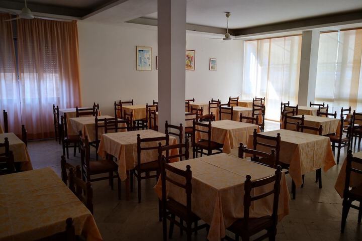 Dining 14 of 24