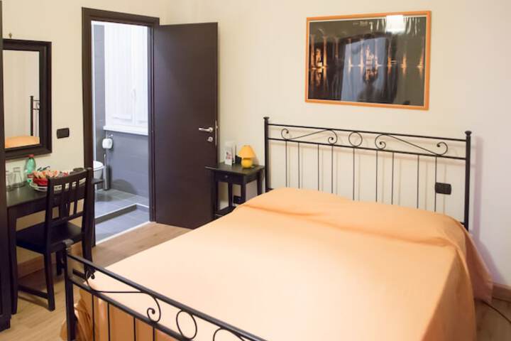 Room 15 of 48