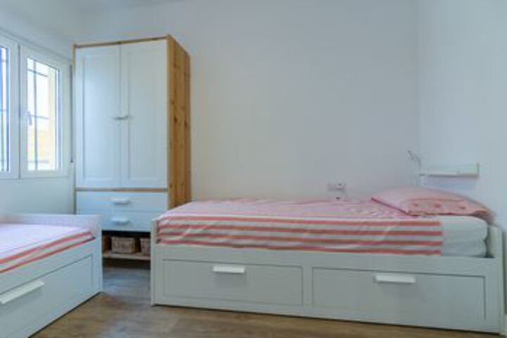 Room 6 of 39