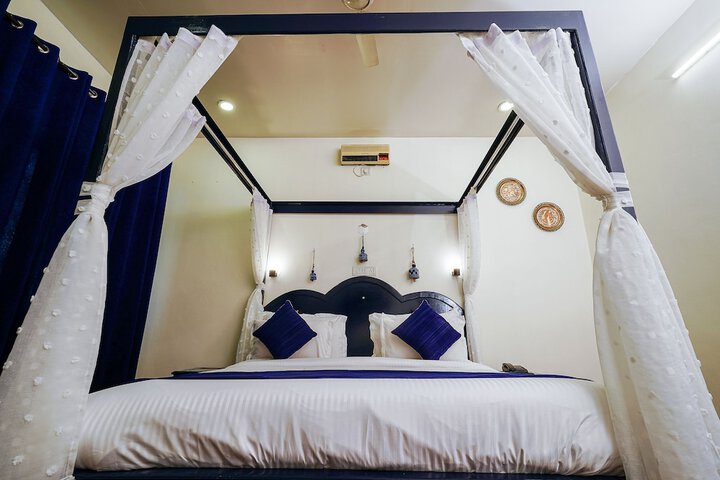Room 13 of 54