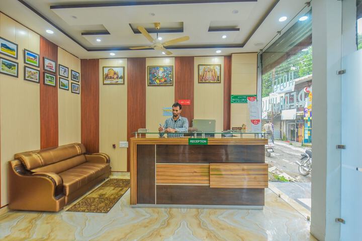 OYO FLAGSHIP 13855 HOTEL GREEN HILLS