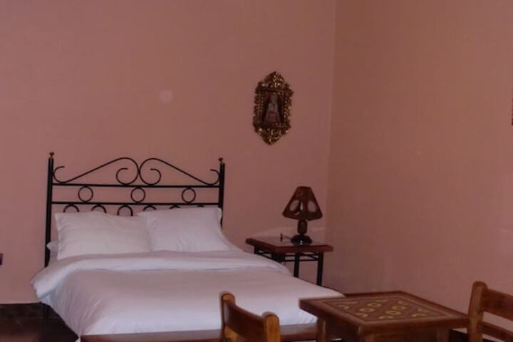 Room 2 of 68