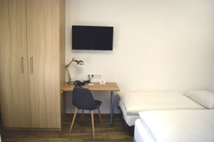 Room 93 of 136