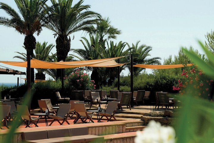 Lounge 207 of 256