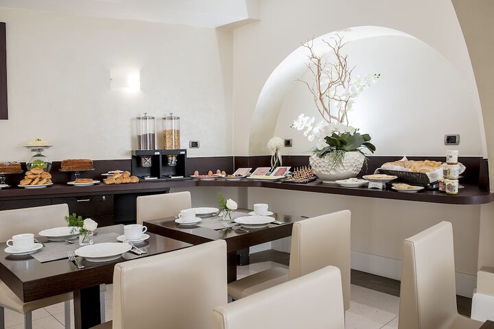 Breakfast/Coffee Service 72 of 110