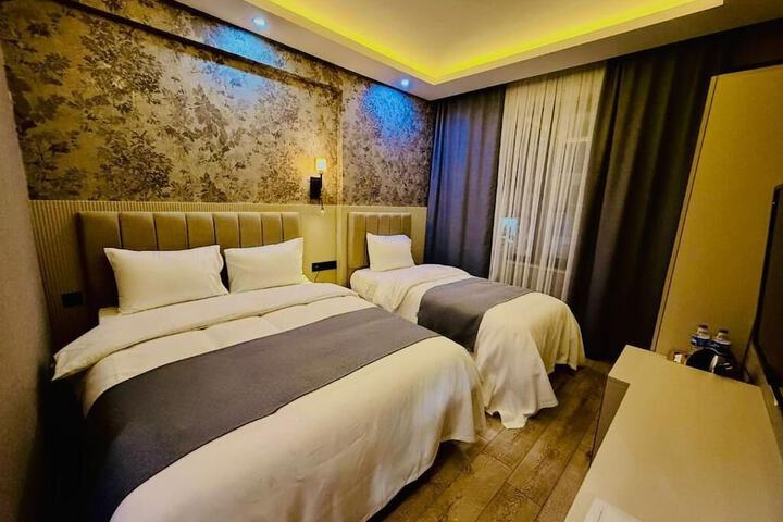 Room 4 of 36