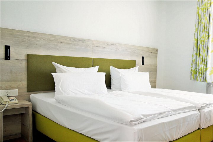 Room 8 of 40