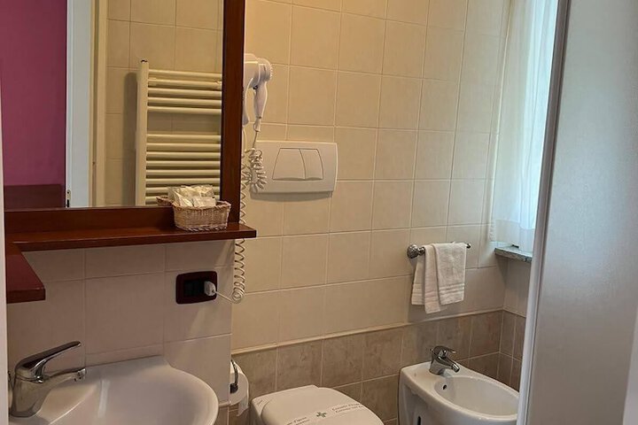 Room 8 of 15