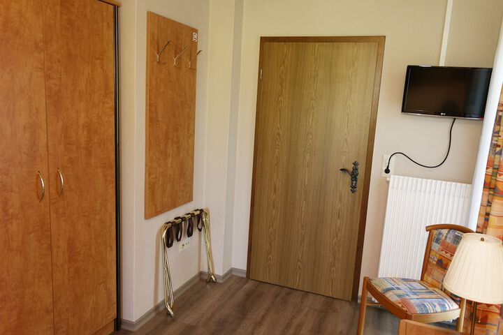 Room 8 of 81