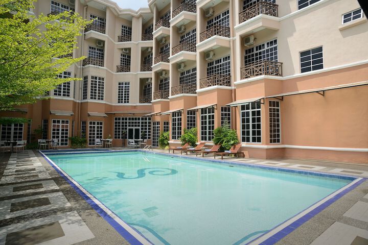 Pools & Facilities