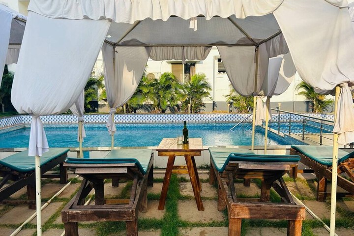 Pool 45 of 73