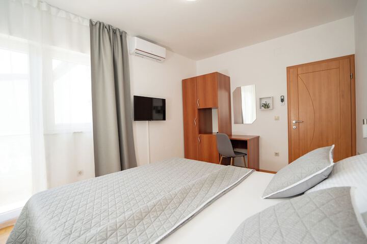 Room 6 of 53