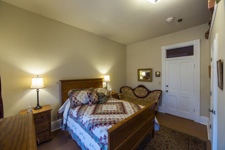 Room 6 of 32