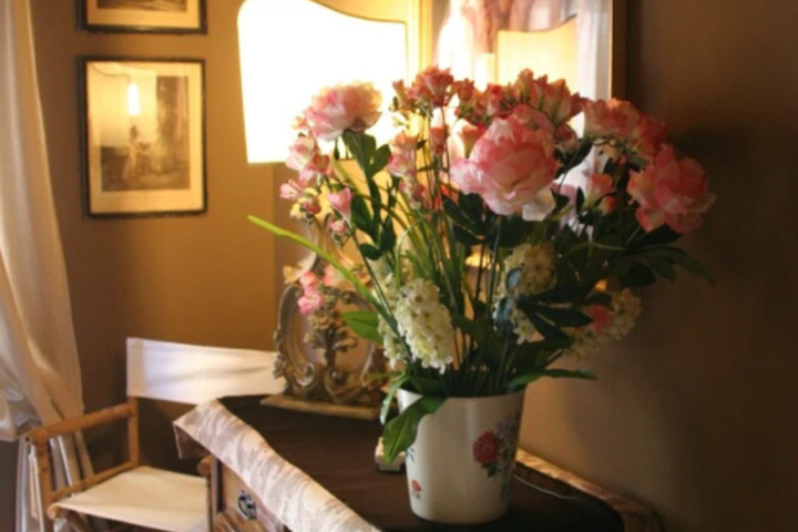 Room 4 of 8