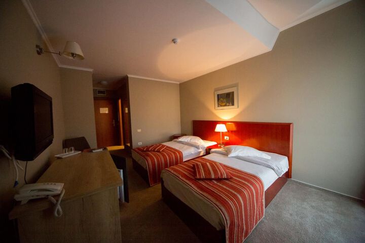 Room 8 of 68