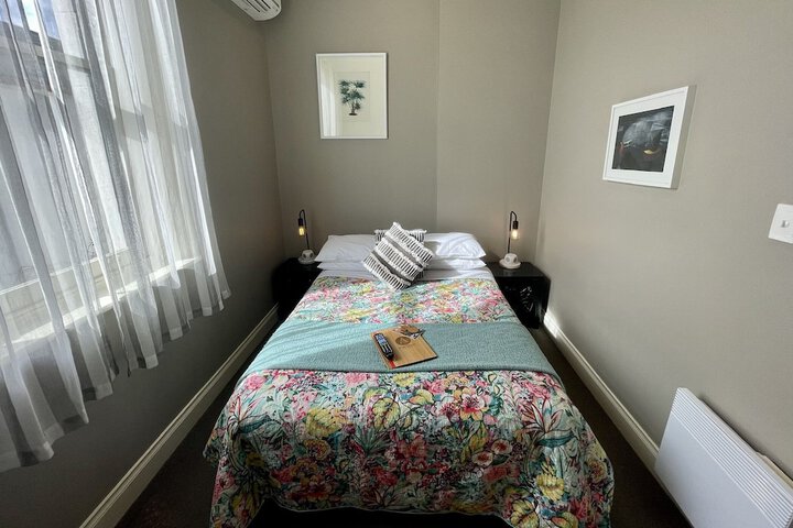 Room 100 of 151