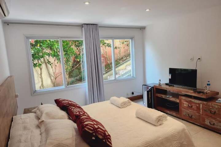 Room 2 of 100