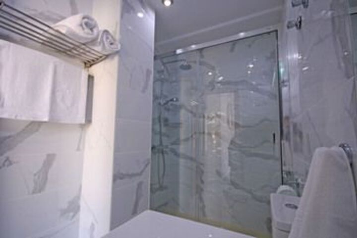 Room 5 of 27