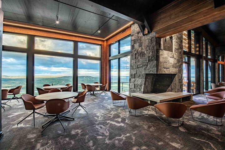 Lobby lounge