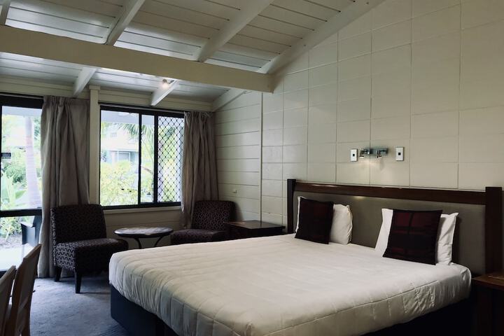 Room 12 of 174