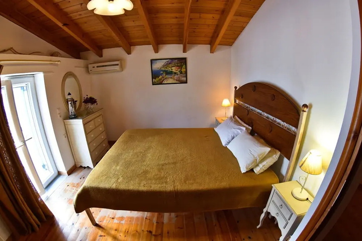 Room 4 of 19