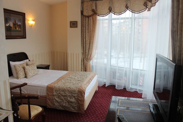 Room 26 of 120