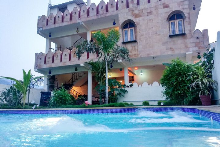 Pool 24 of 36