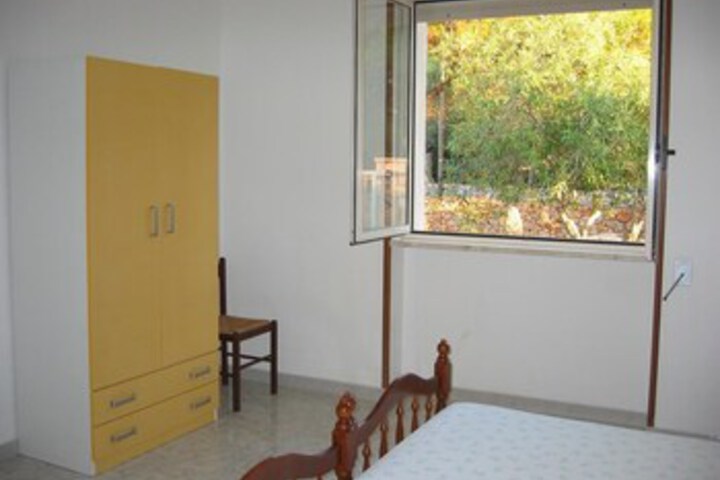 Room 28 of 33