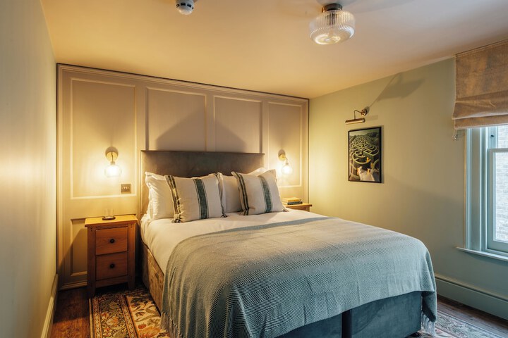 Room 83 of 160