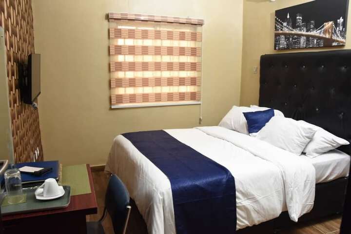 Room 22 of 38