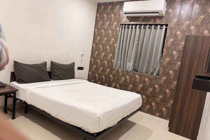 Room 4 of 14