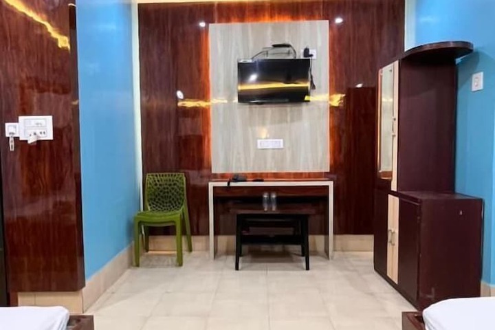 Room 15 of 18