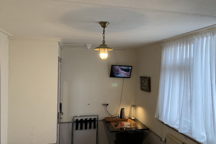 Room 10 of 47