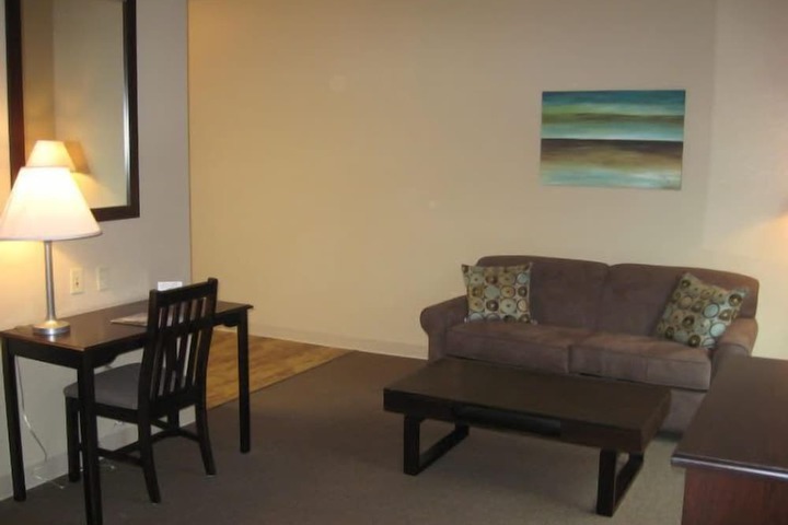 Room 8 of 11