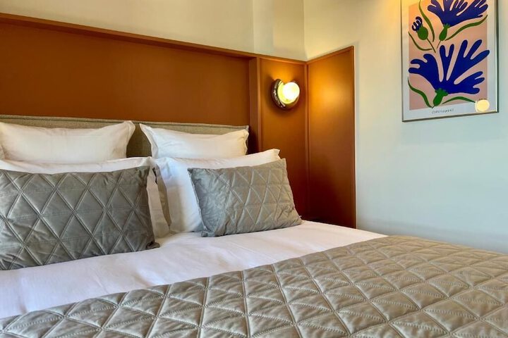 Room 5 of 79